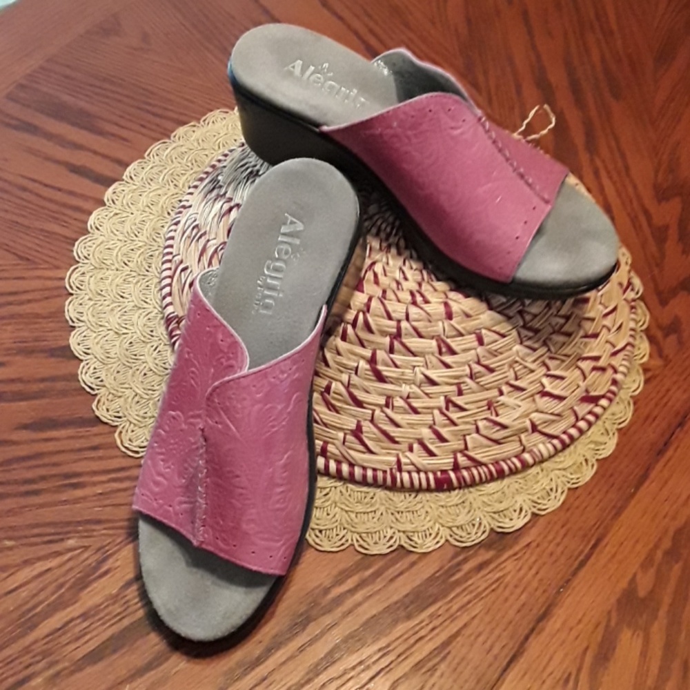 Alegria slide mule sandal fuschia